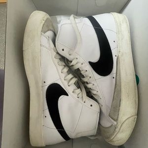 Men’s 10.5 Nike blazers